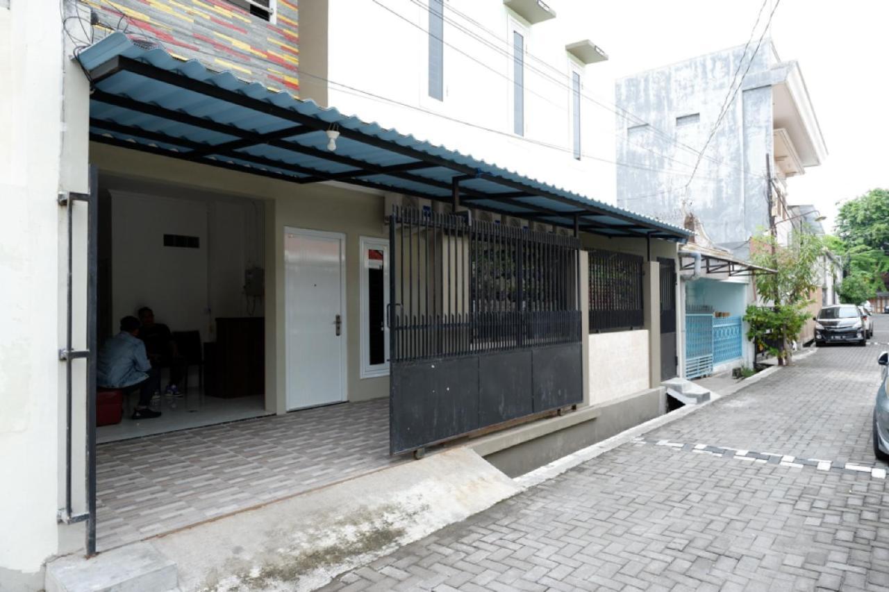 RedDoorz Hostel near Kota Lama Semarang Esterno foto