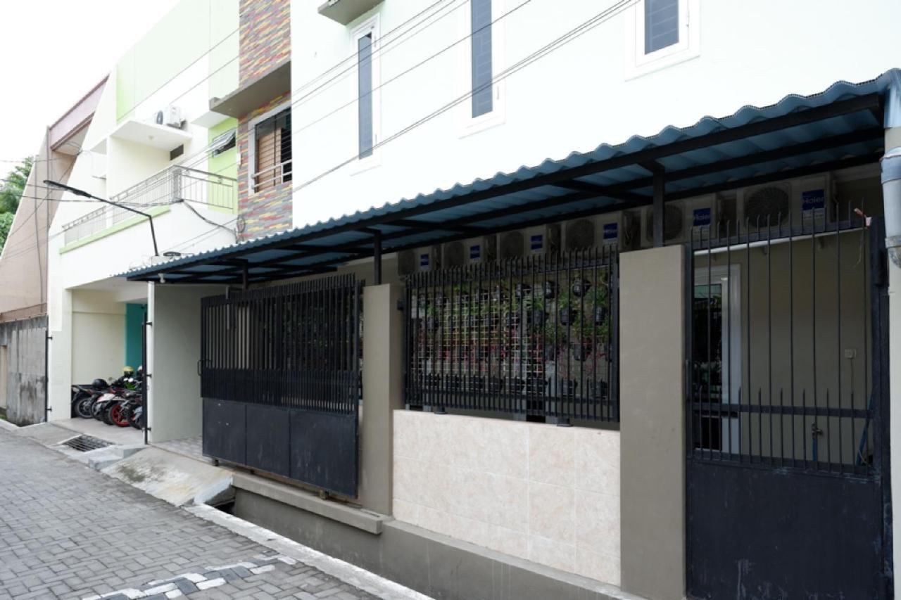 RedDoorz Hostel near Kota Lama Semarang Esterno foto