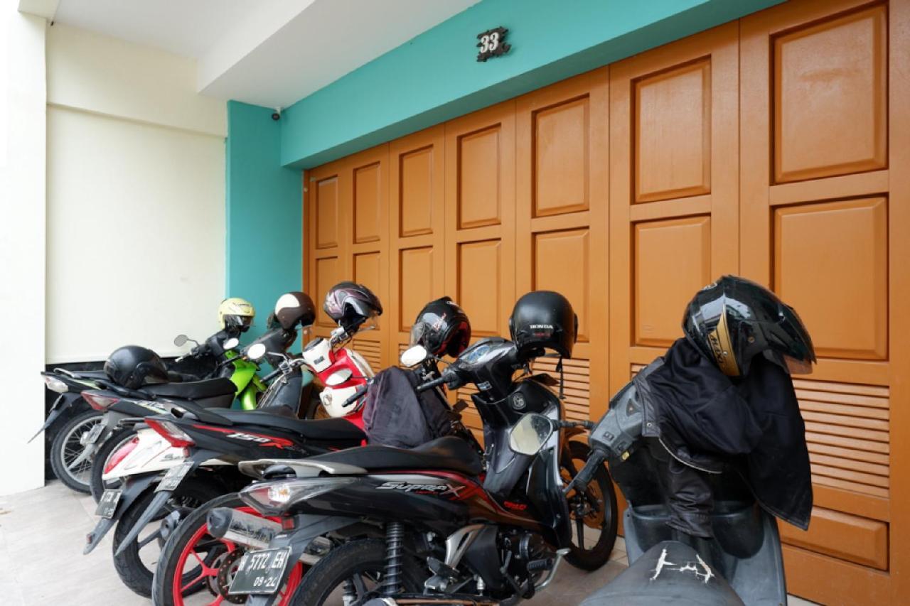 RedDoorz Hostel near Kota Lama Semarang Esterno foto