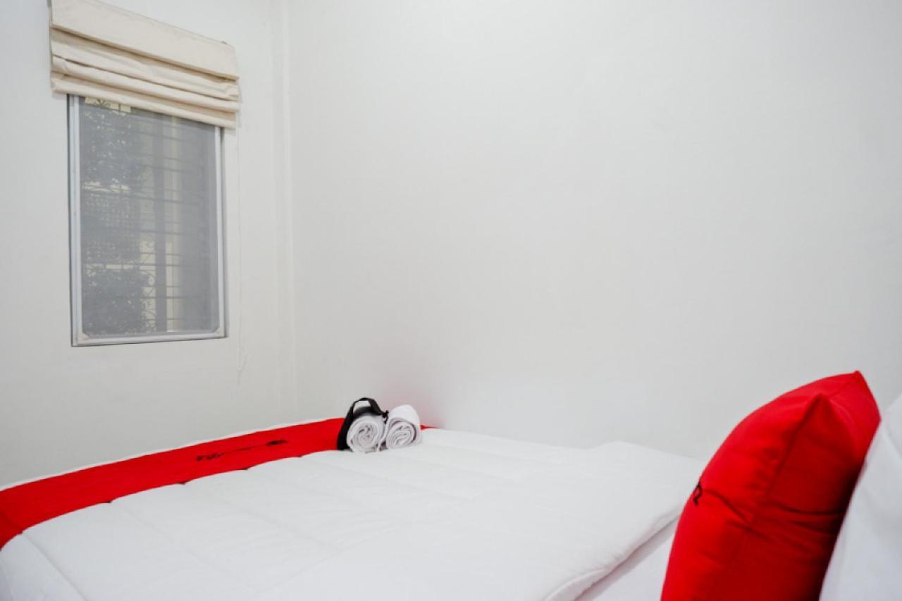 RedDoorz Hostel near Kota Lama Semarang Esterno foto