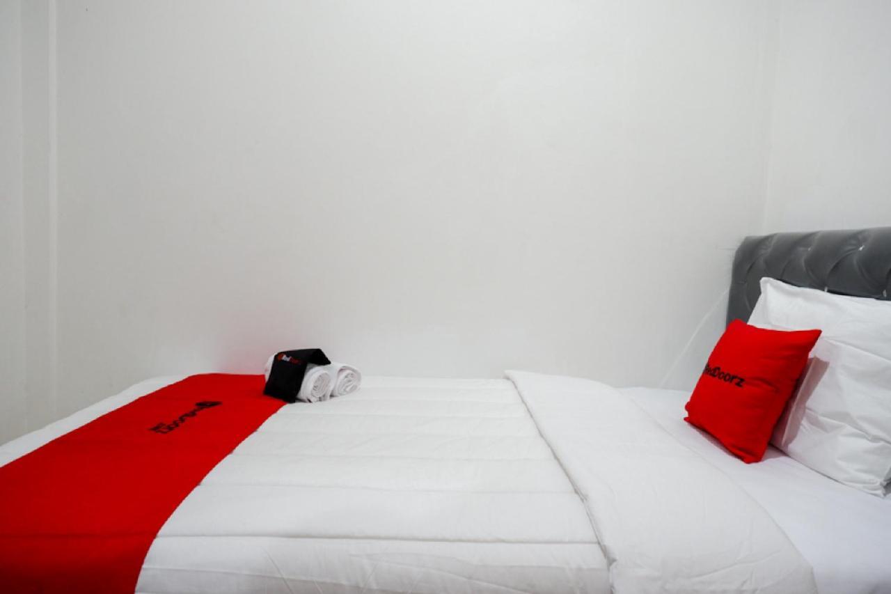 RedDoorz Hostel near Kota Lama Semarang Esterno foto