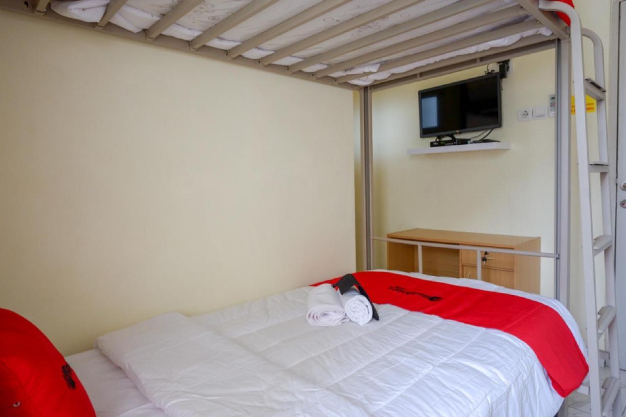 RedDoorz Hostel near Kota Lama Semarang Esterno foto